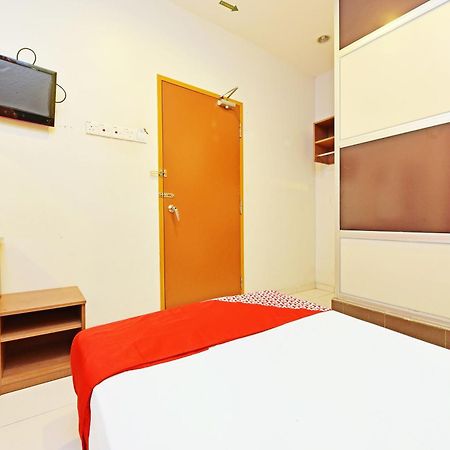 Oyo 582 Hotel Walk Inn Kampong Pasir Puteh  Exterior photo