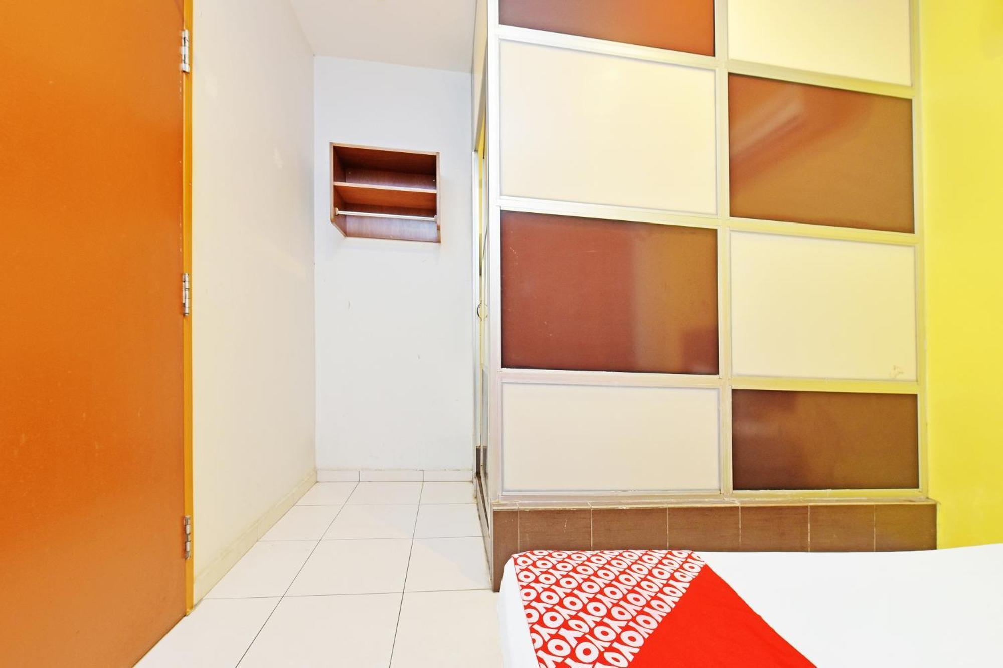 Oyo 582 Hotel Walk Inn Kampong Pasir Puteh  Exterior photo