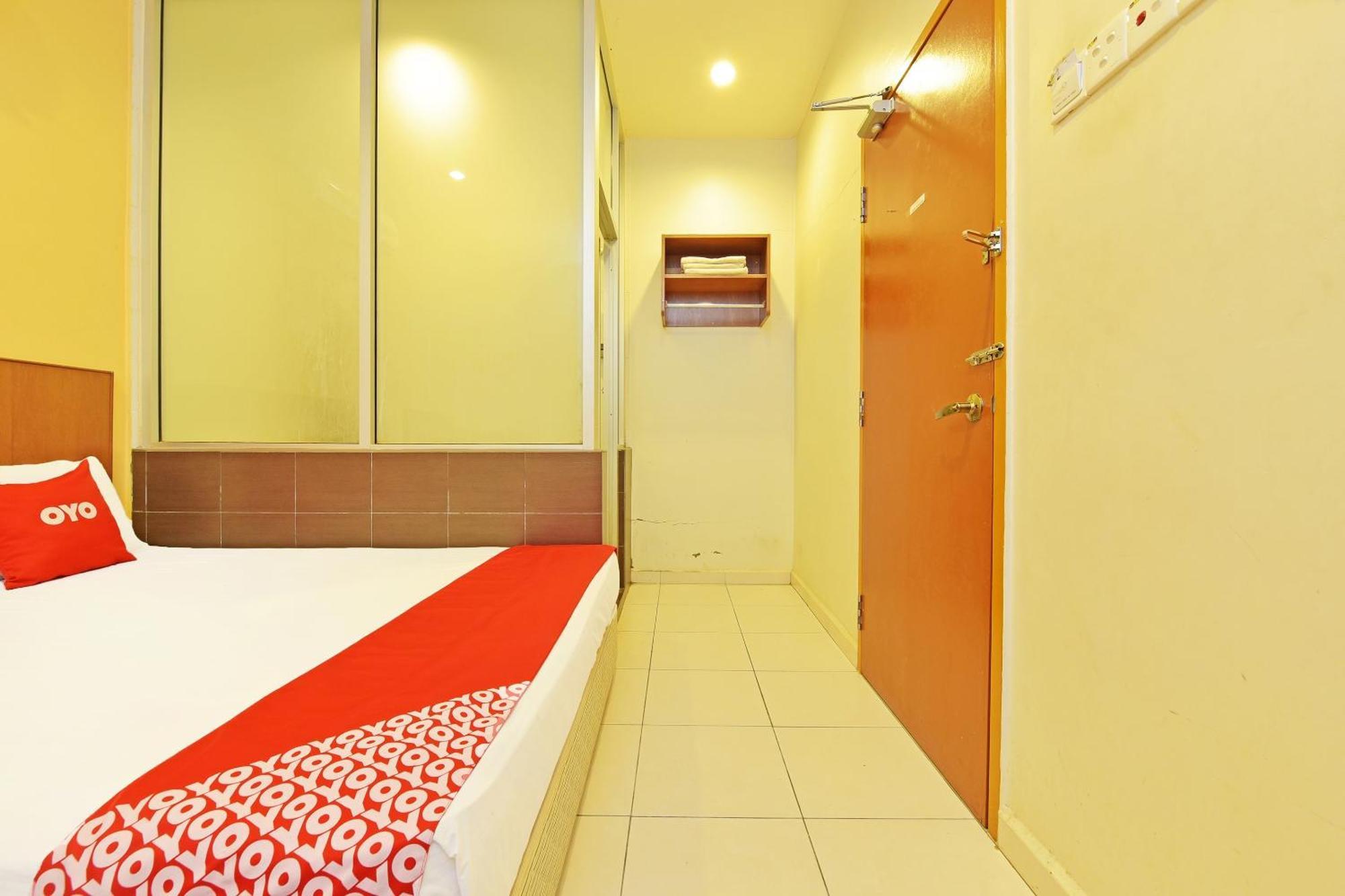 Oyo 582 Hotel Walk Inn Kampong Pasir Puteh  Exterior photo