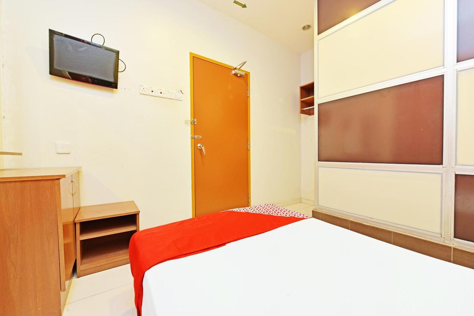Oyo 582 Hotel Walk Inn Kampong Pasir Puteh  Exterior photo