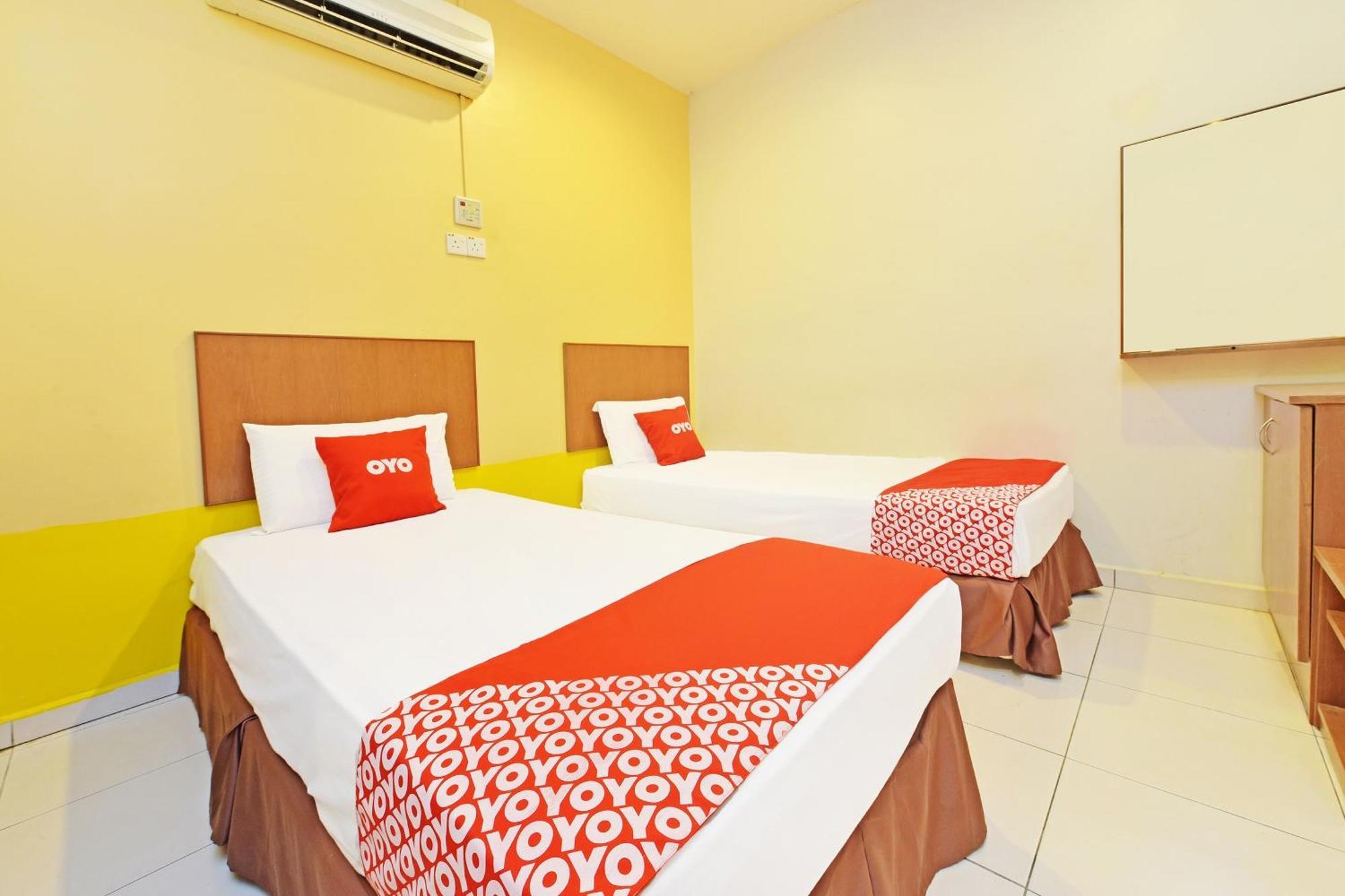 Oyo 582 Hotel Walk Inn Kampong Pasir Puteh  Exterior photo