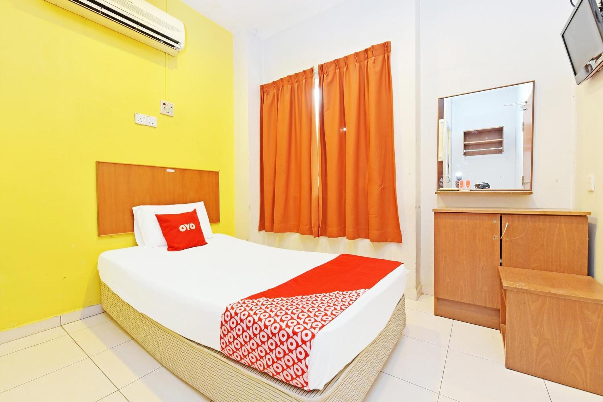Oyo 582 Hotel Walk Inn Kampong Pasir Puteh  Exterior photo